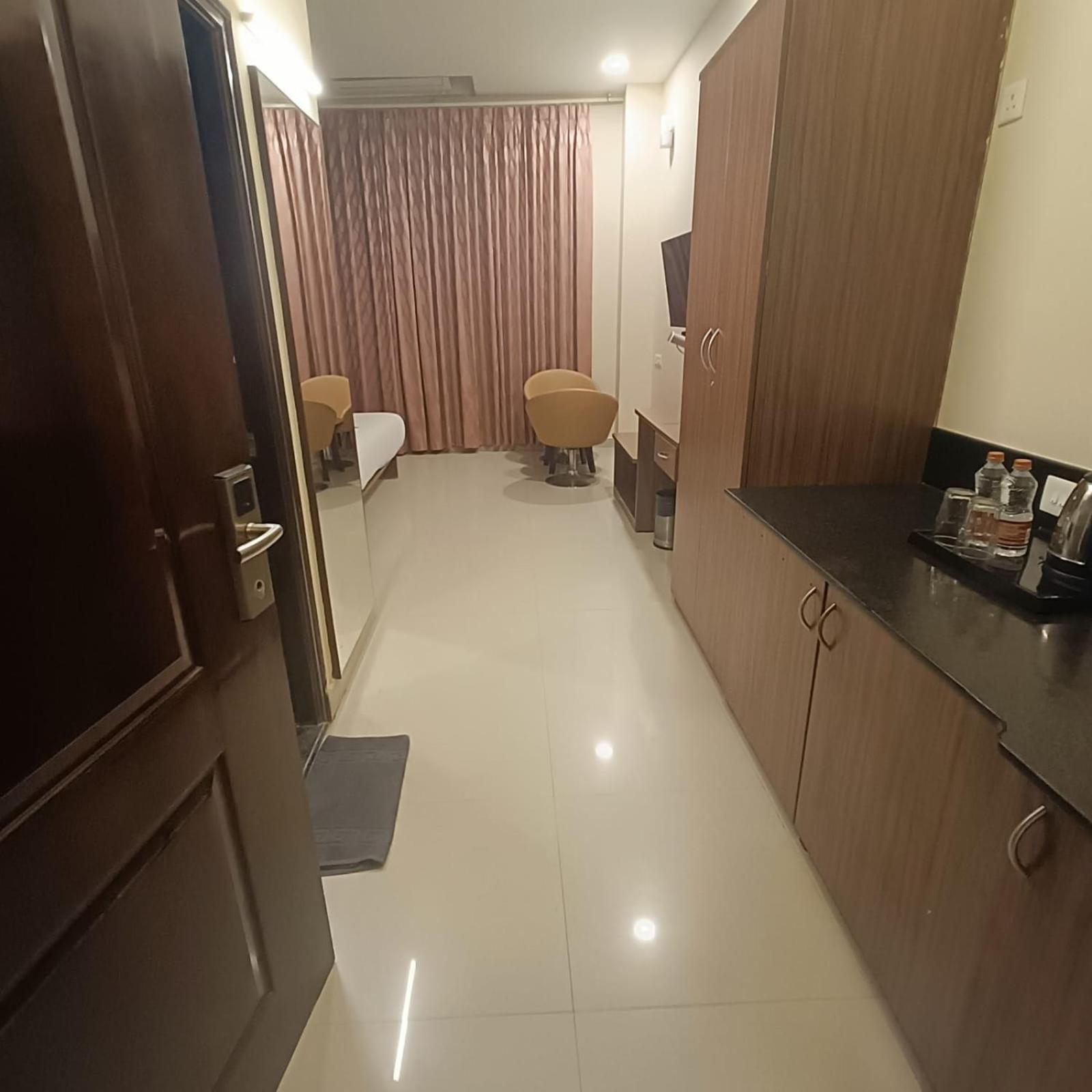 Astra Hotels & Suites Whitefield Near To Nallurahalli Metro Station And Ktpo Bangalore Exterior foto